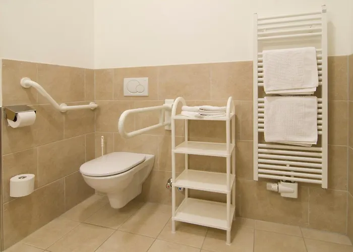 Braeuwirt Готель